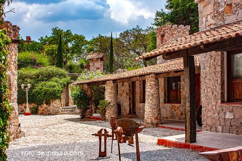 Hostal Medieval Берналь Екстер'єр фото